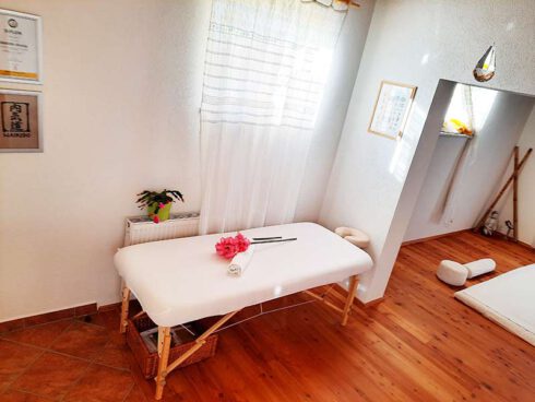 Massagetisch in der Shiatsu-Praxis (c) Klein Karin